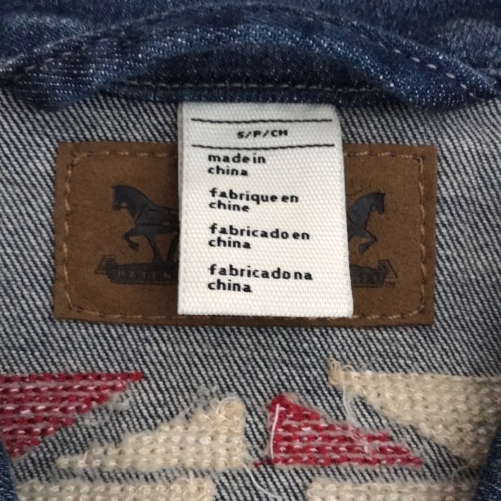 Levi’s Tribal Print Jean Jacket 💓 - Picture 5 of 6